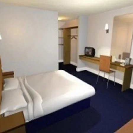 Travelodge Vicar Lane 3*