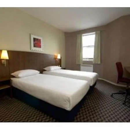 Travelodge Vicar Lane 3*