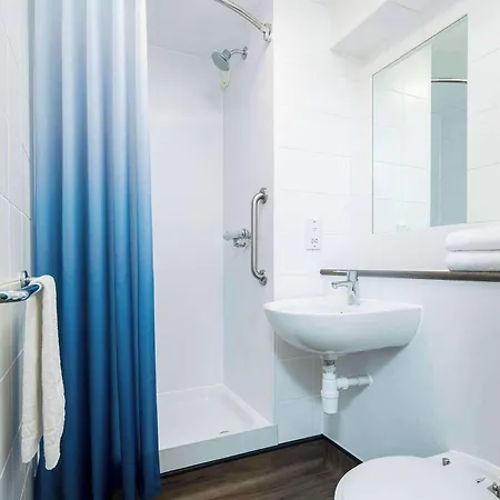 Travelodge Vicar Lane 3*