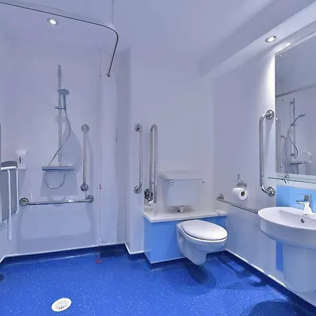 Travelodge Vicar Lane Otel 3*