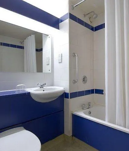Travelodge Vicar Lane Готель 3*