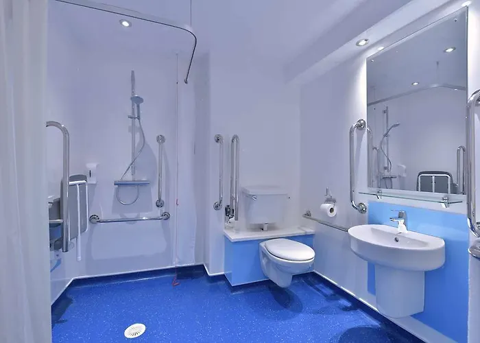 Travelodge Vicar Lane Готель 3*